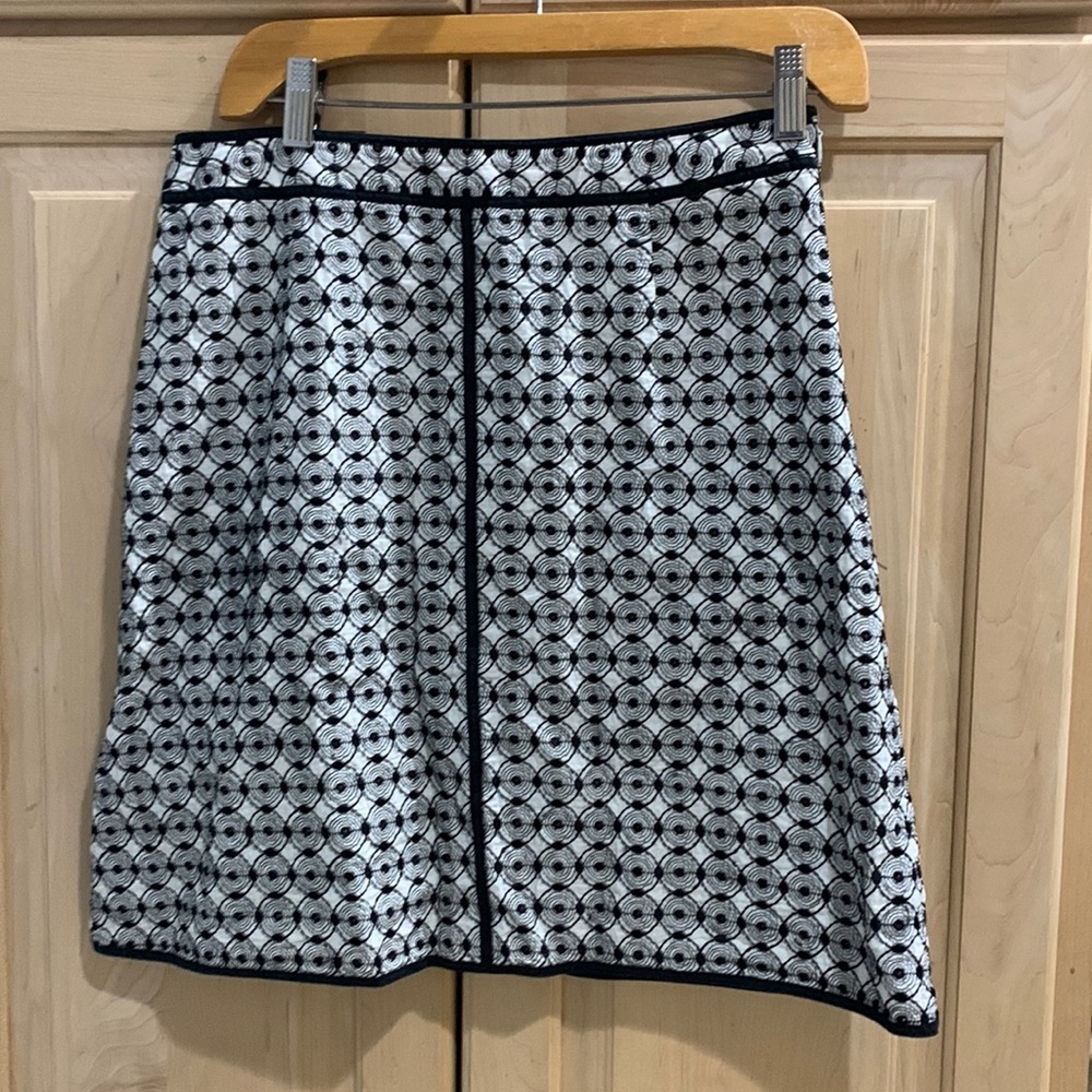 Black and white Talbot skirt. Size 10 petite